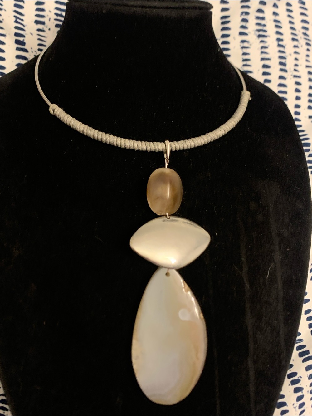 C1946 Cream and Beige Agate Stone Drop Pendant Necklace